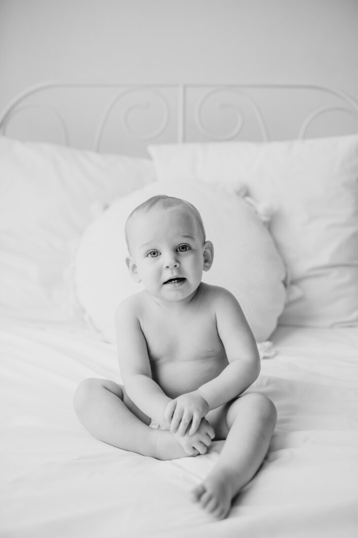seattle studio baby photographer, lifestyle candid baby portraits, outdoor, lifestyle, milestone pictures