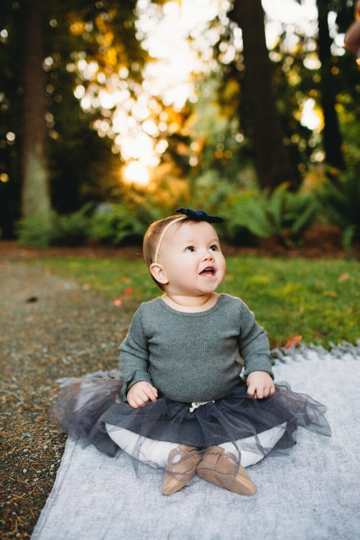 seattle studio baby photographer, lifestyle candid baby portraits, outdoor, lifestyle, milestone pictures