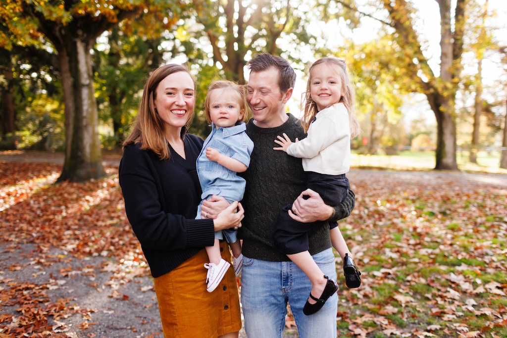 fall photography session family photos with seattle photographer Erin Schedler, natural light, candid, true to life color, fun easy sessions natural posing, HOLIDAY MINI SESSIONS